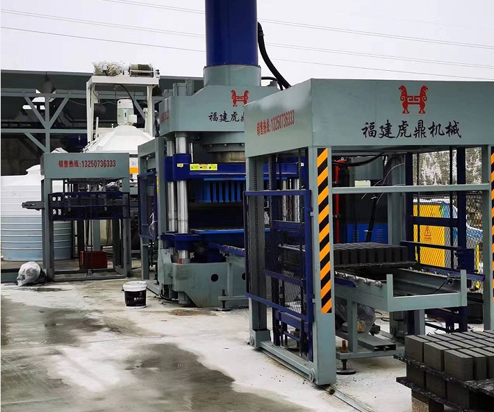 靜壓磚機(jī)壓制仿石磚具有多方面的優(yōu)勢 靜壓磚機(jī)壓制仿石磚具有多方面的優(yōu)勢